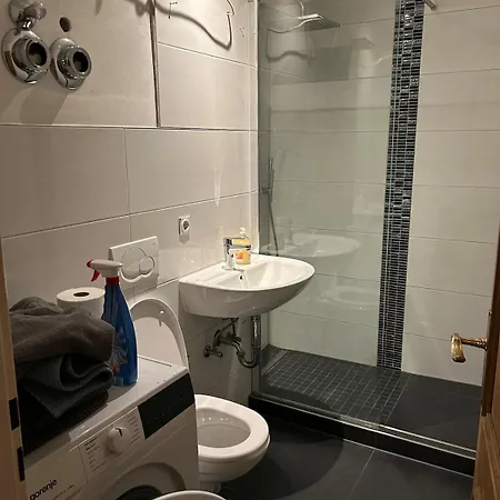 3 Bedroom Furnished In Frankfurt *