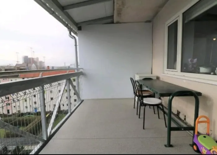 3 Bedroom Furnished In Frankfurt *