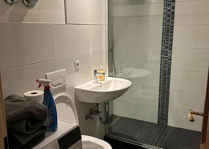 3 Bedroom Furnished In Frankfurt *